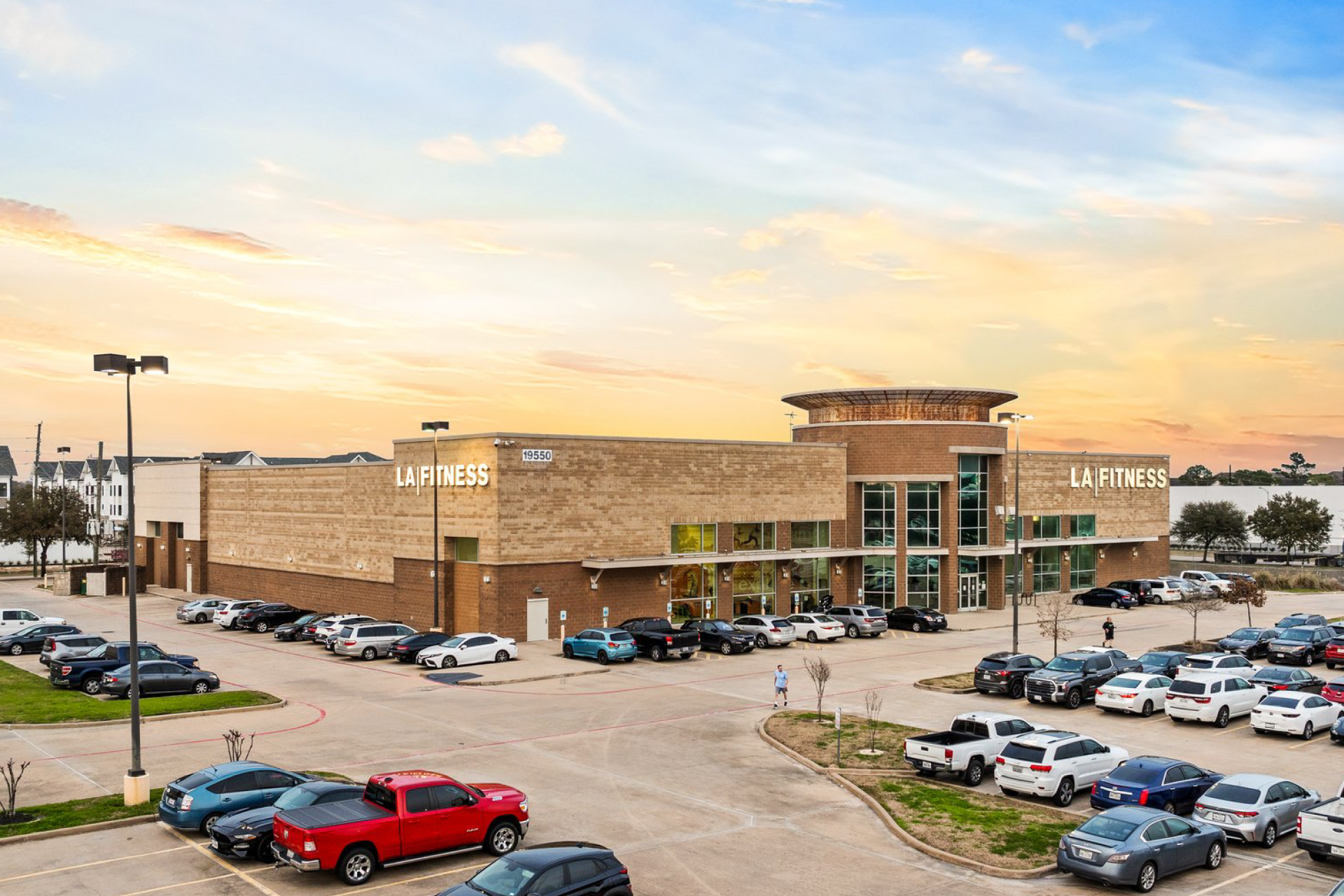 LA Fitness Houston, TX Featured Listing NNN Fitness