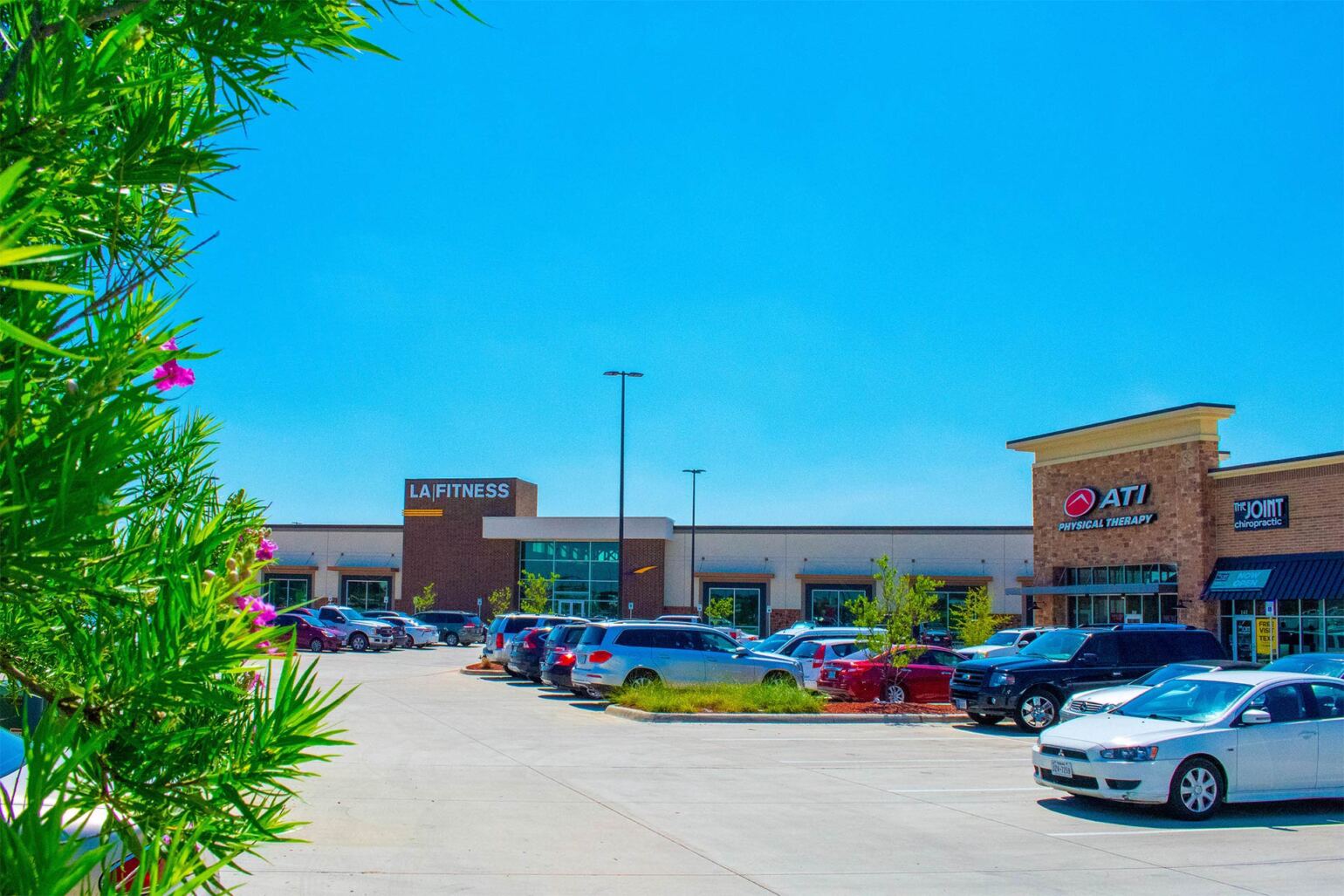 LA Fitness Arlington, TX Featured Listing NNN Fitness